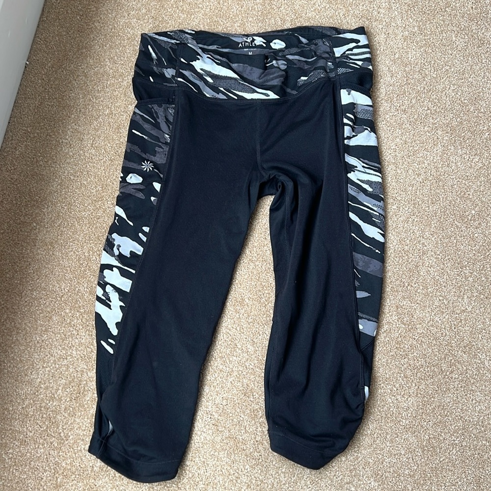 Athleta relay capri, medium, grey pattern